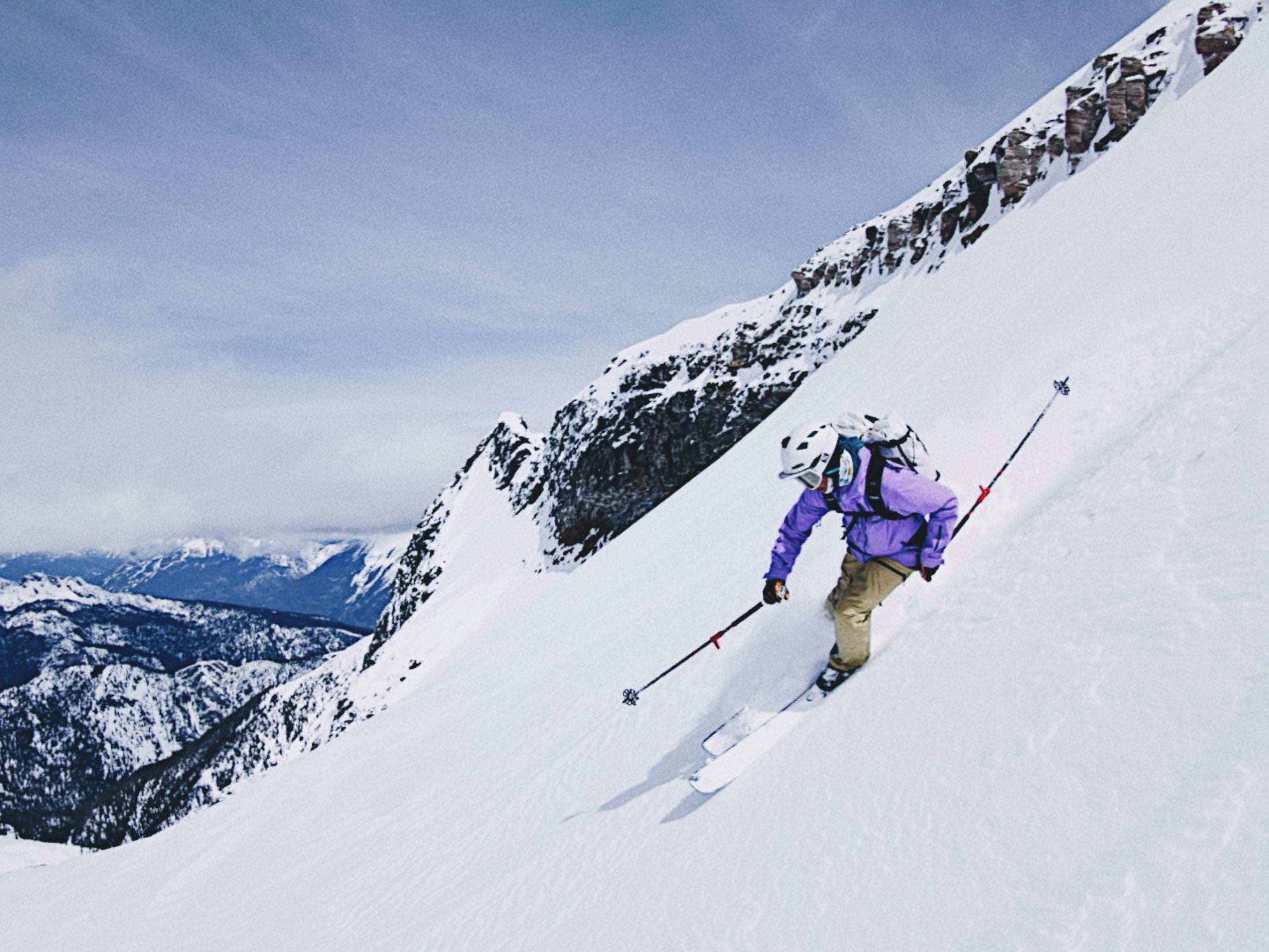shane robinson spring skiing in the Le Skieur Anorak in purps